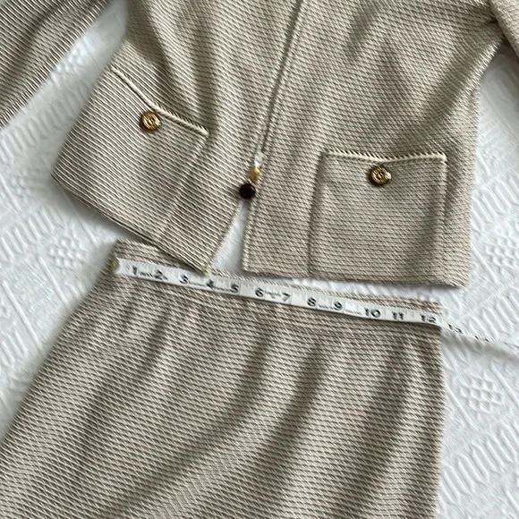 ST. JOHN Elegant Cream Women's Jacket & Skirt Set - Picture 8 of 16